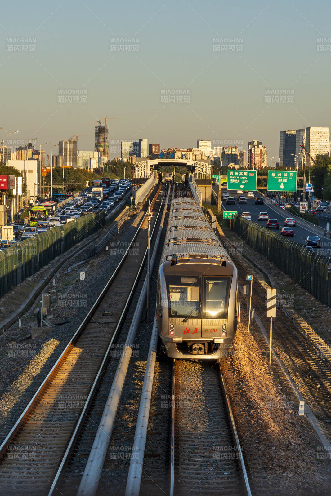 北京地铁一号线穿行记图片