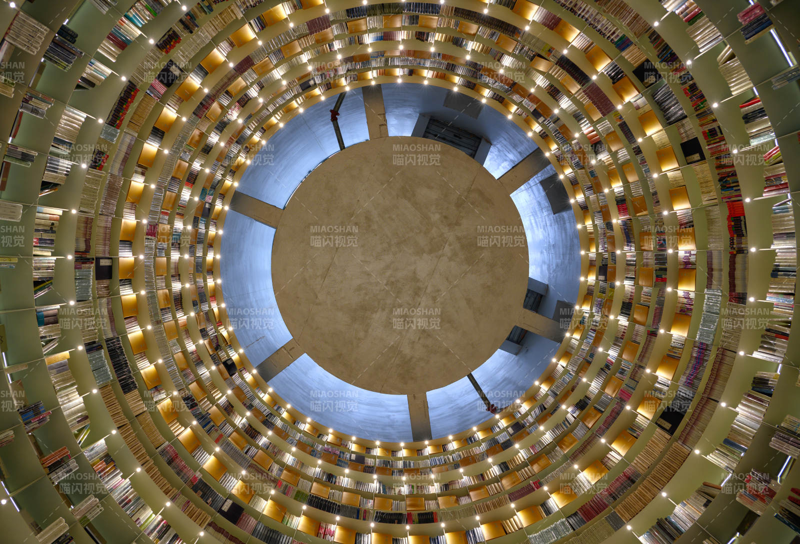 先锋书店圆形书库穹顶图片