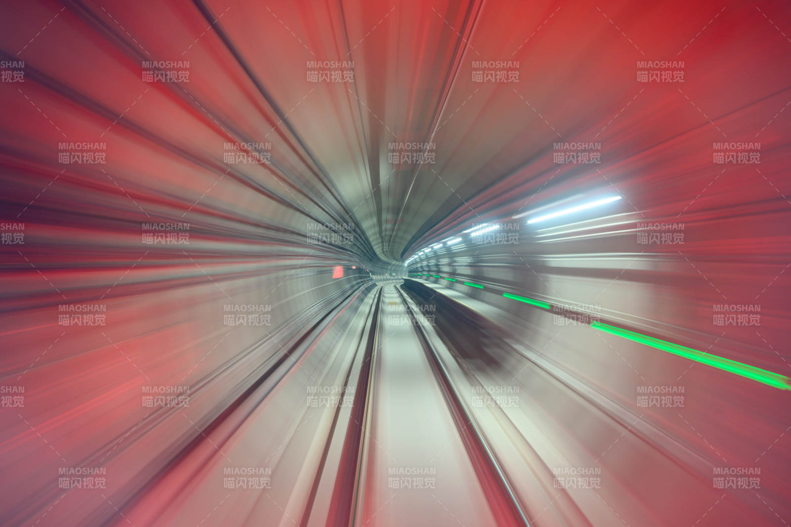 隧道疾驰光影图片