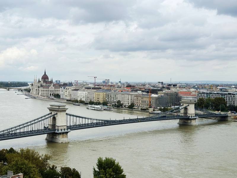 匈牙利布达佩斯链桥风光图片