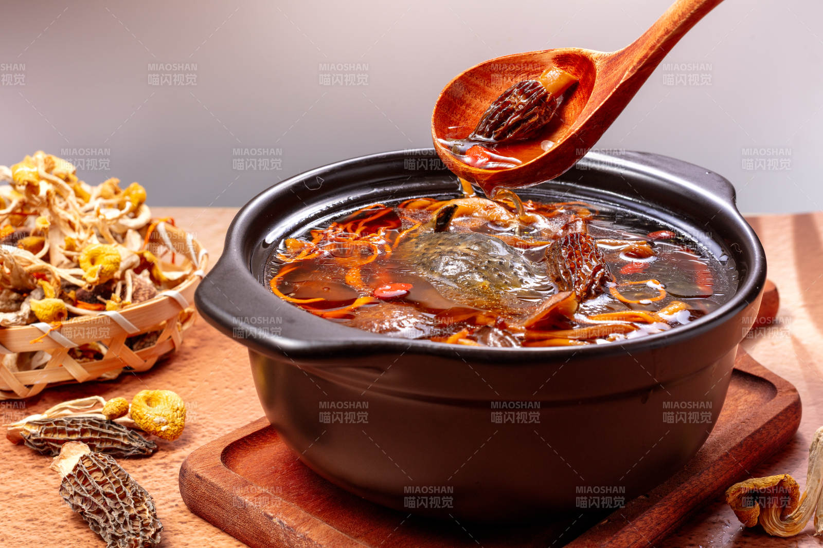 菌菇乌鸡汤图片