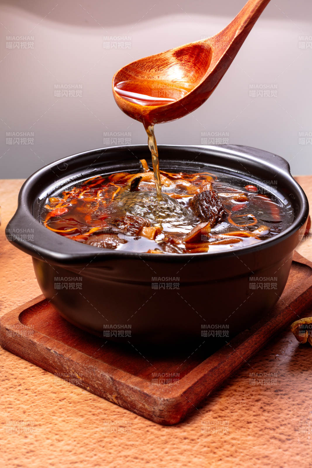 菌菇乌鸡汤图片