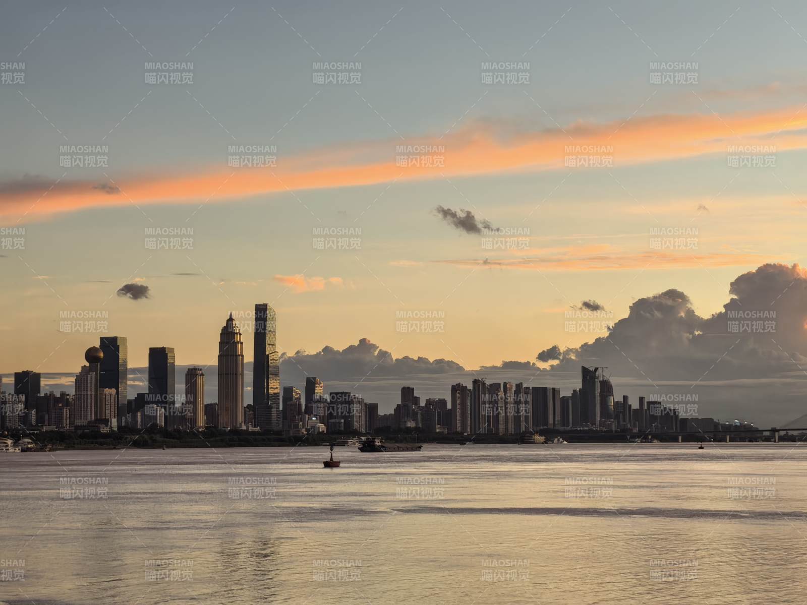 长江城市天际线日落图片