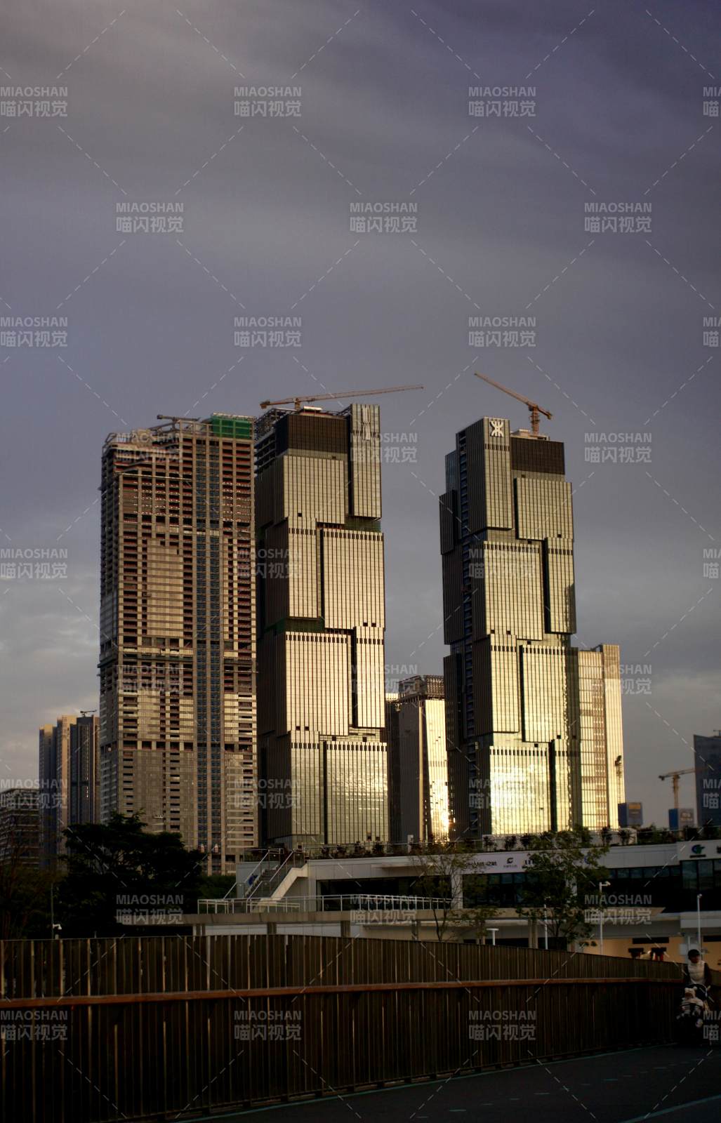 城市高楼剪影图片