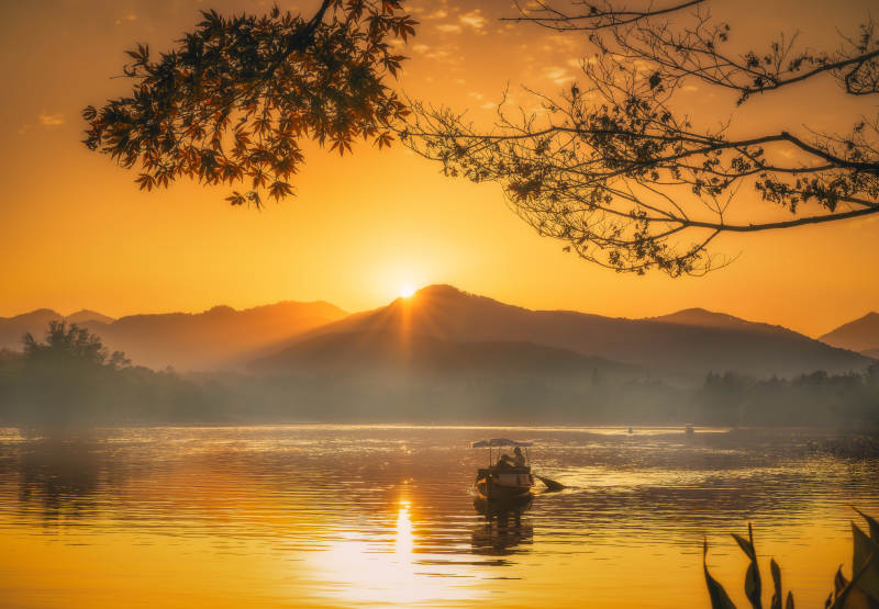 杭州西湖茅家埠：湖上晨曦美景图片