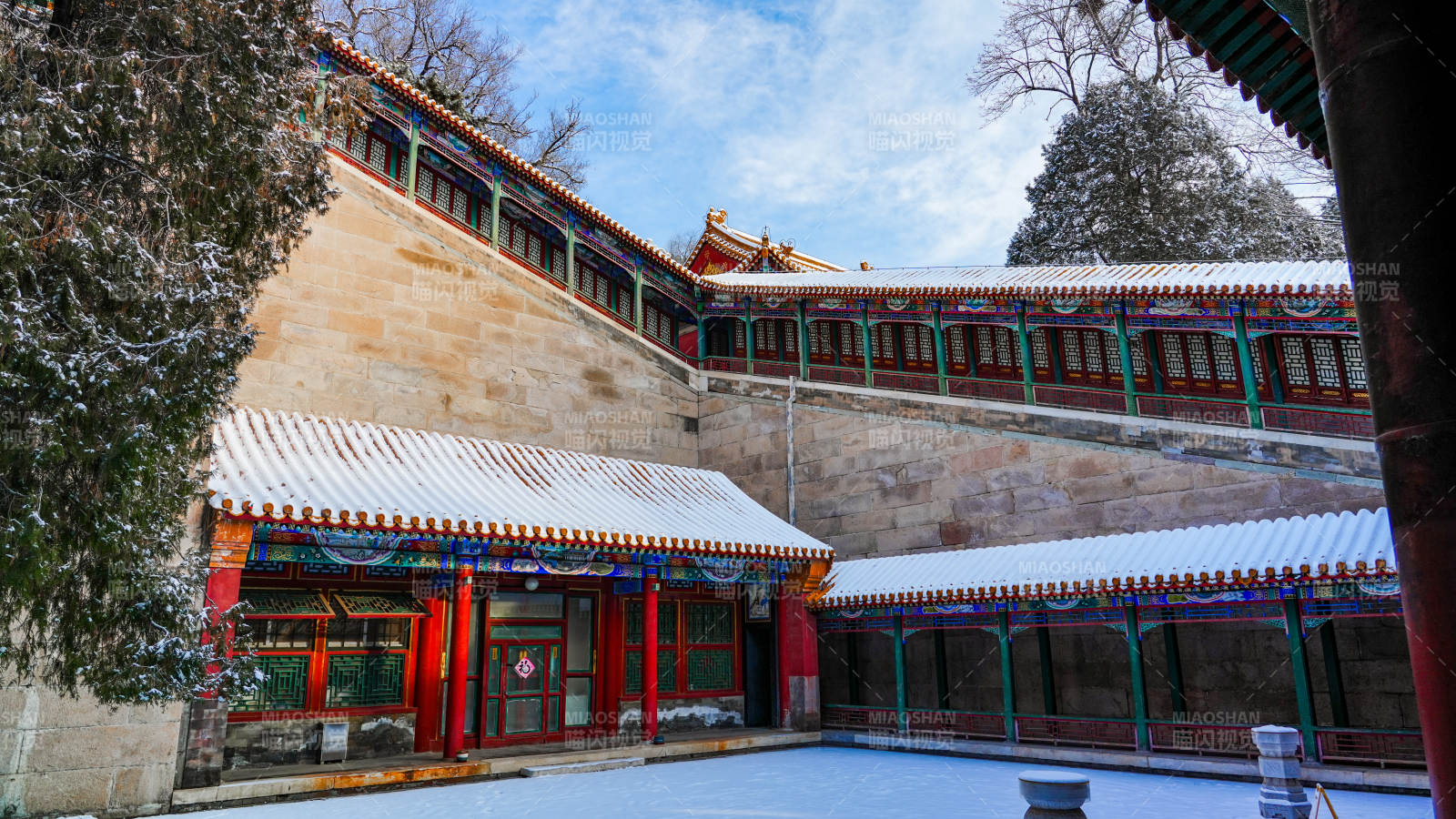 颐和园佛香阁雪后古院静谧景图片
