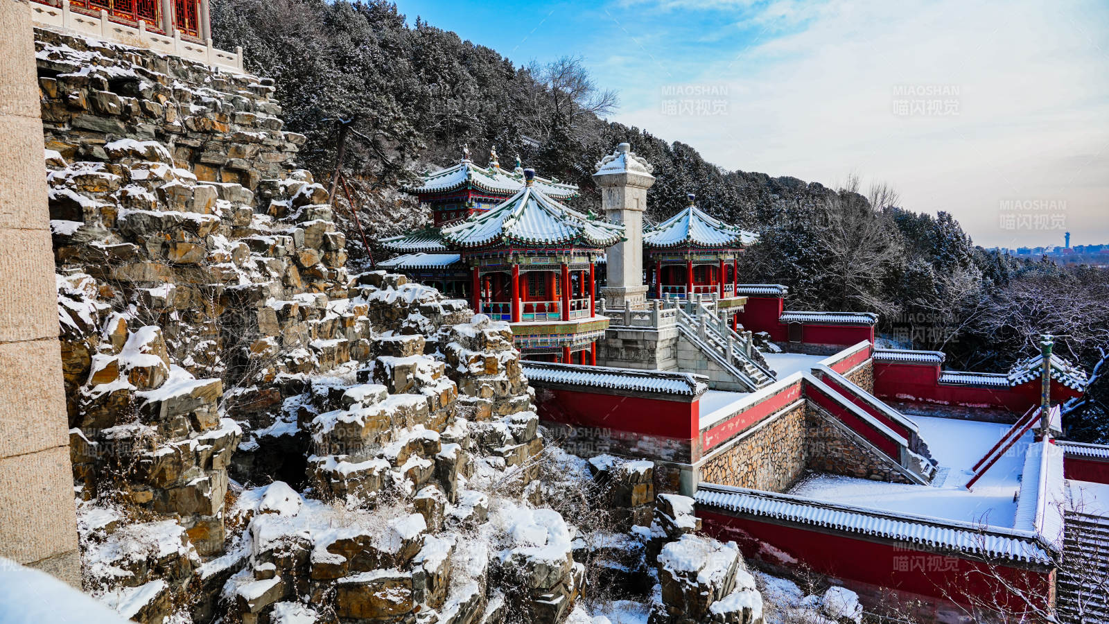 颐和园佛香阁雪后古建筑群图片
