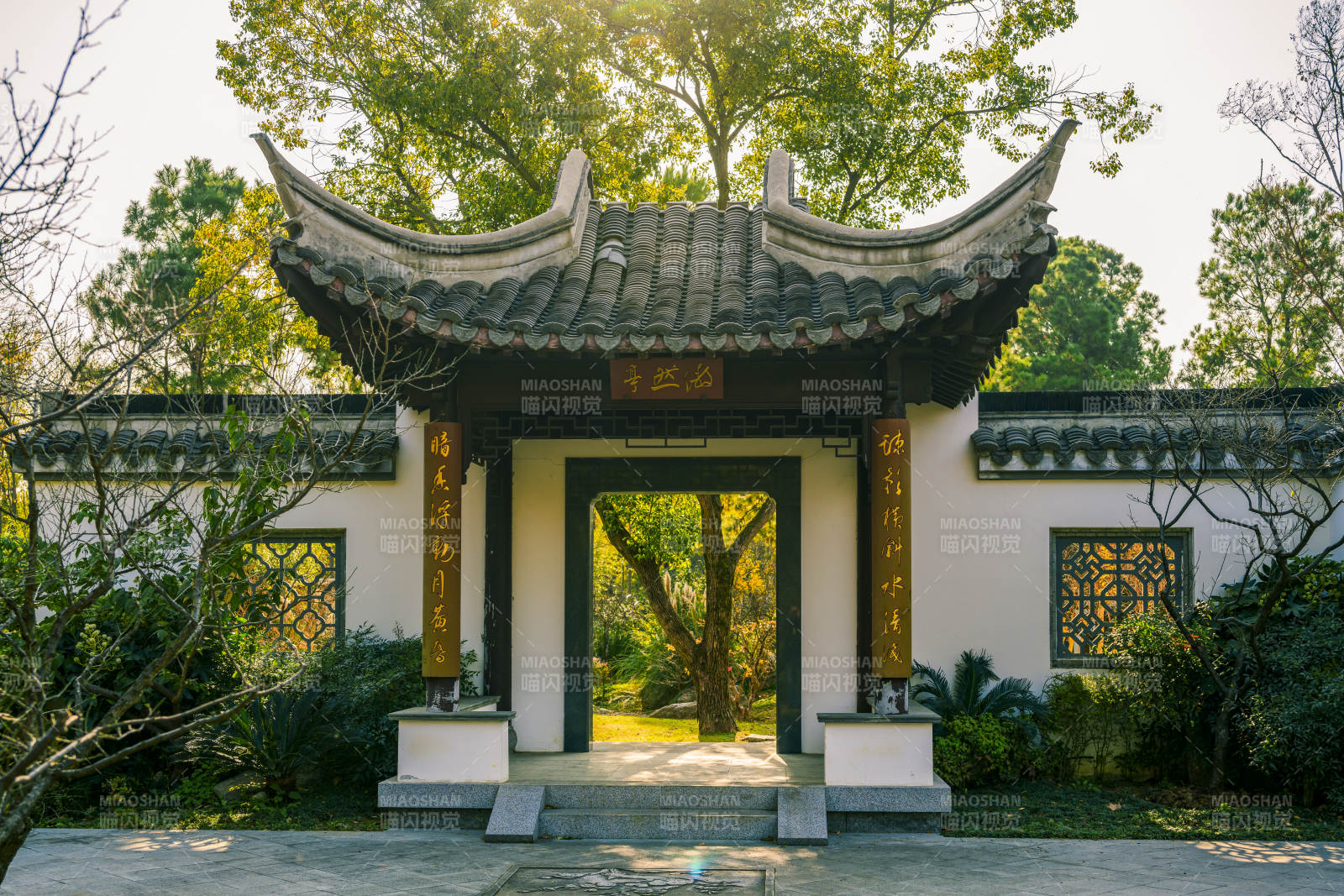 南京明孝陵景区古典园林门景图片