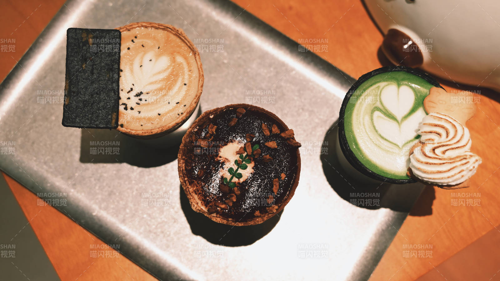 三杯创意咖啡特写图片