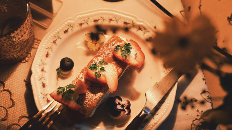 精致甜点摆盘图片