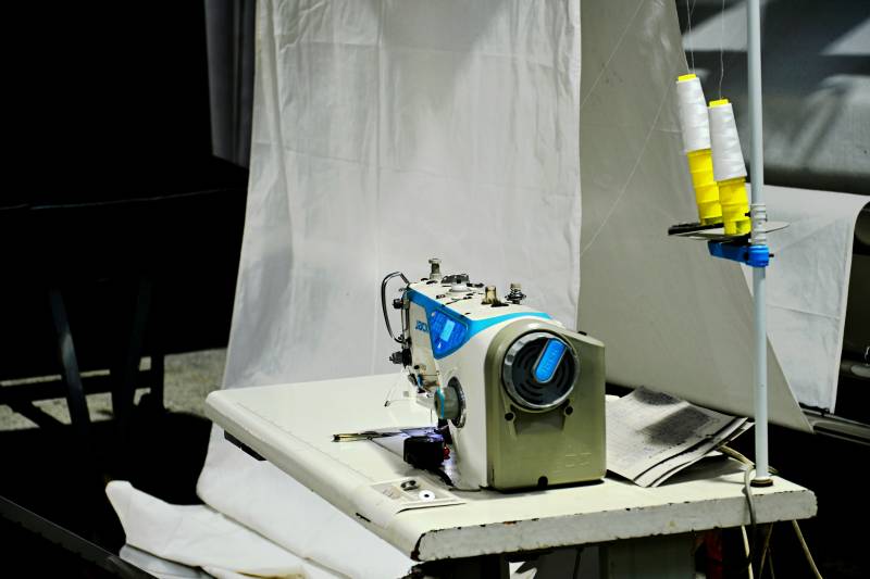 缝纫机织品整理场景（浙江凌龙纺织）图片