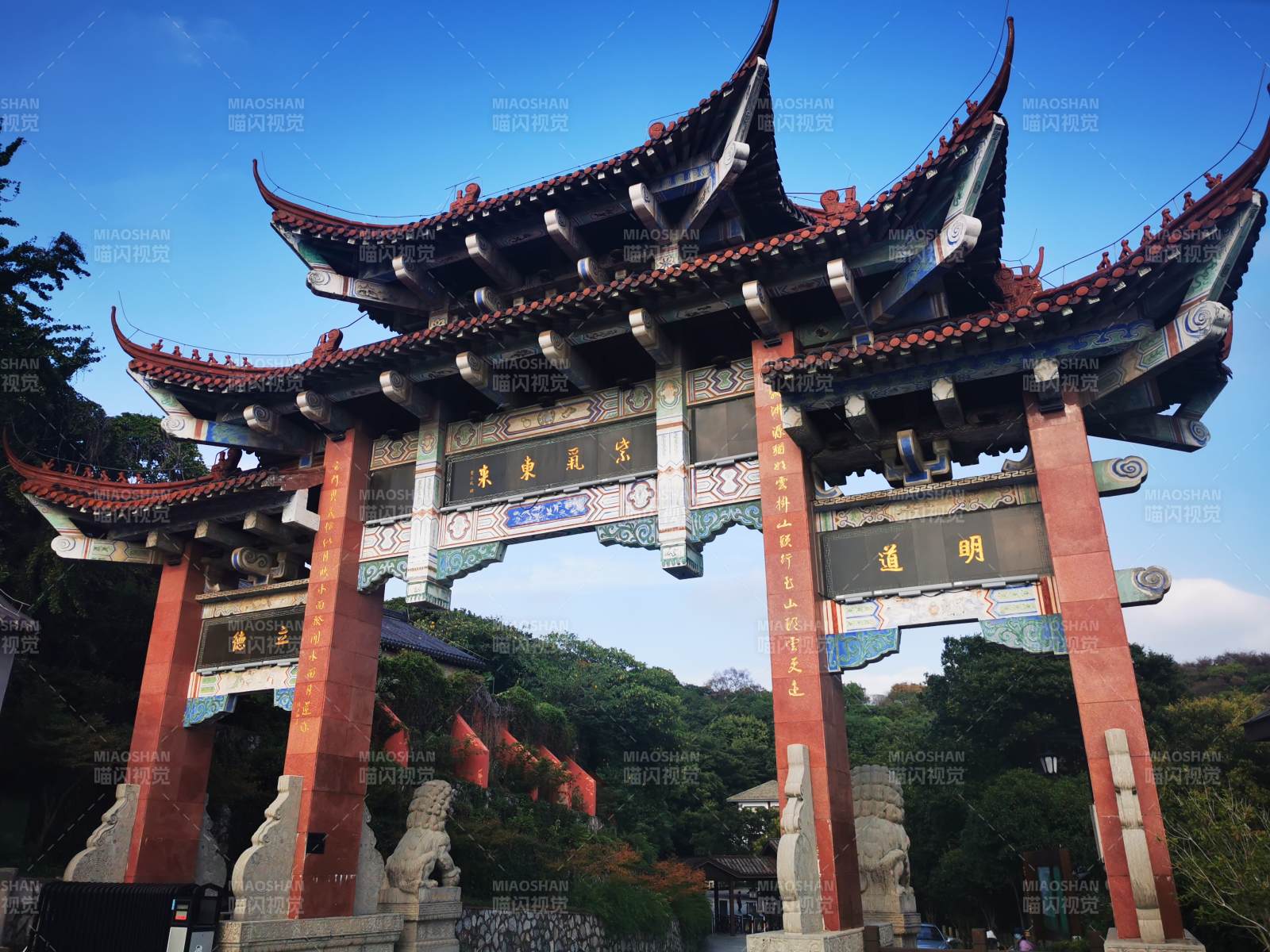 昆明翠湖公园牌坊图片