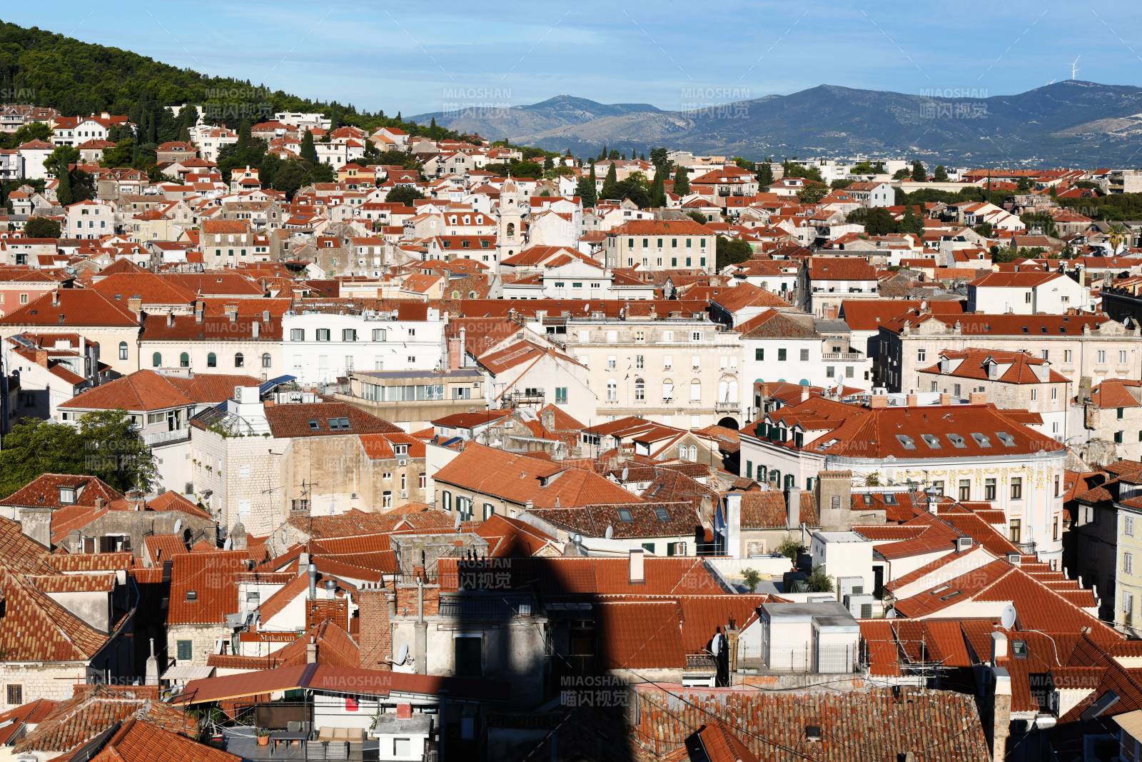 克罗地亚红顶小镇山景图片