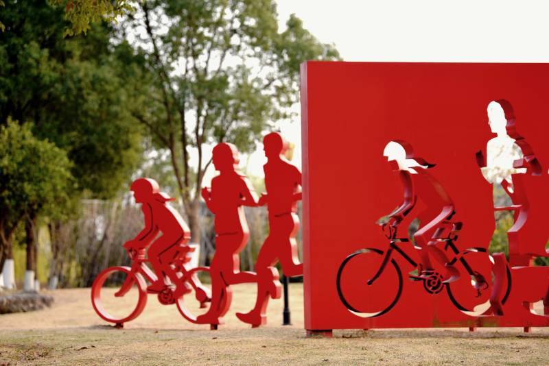 红色剪影骑车人图片