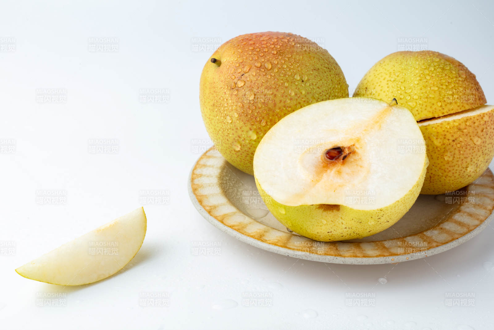 新鲜梨子切片展示图片