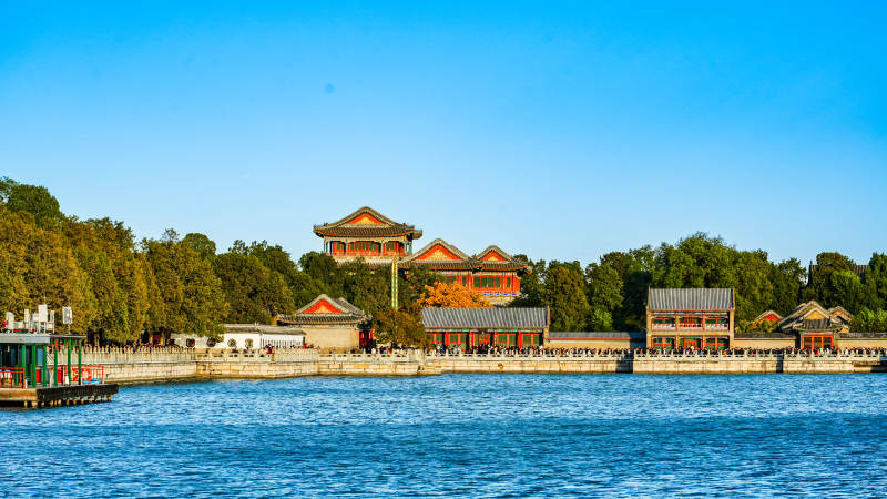 颐和园湖畔古建筑群图片