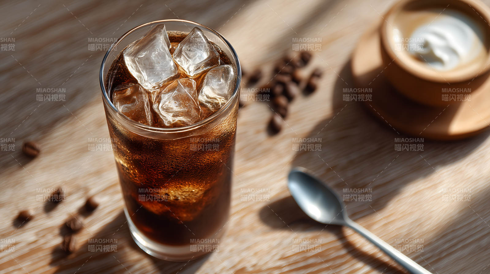 冰咖啡与咖啡图片