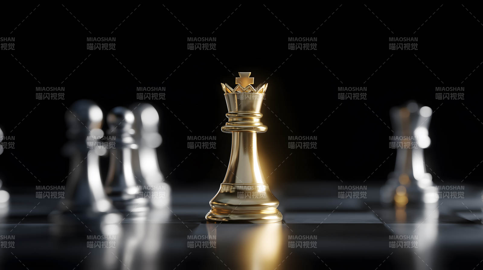 金色棋子与棋盘图片