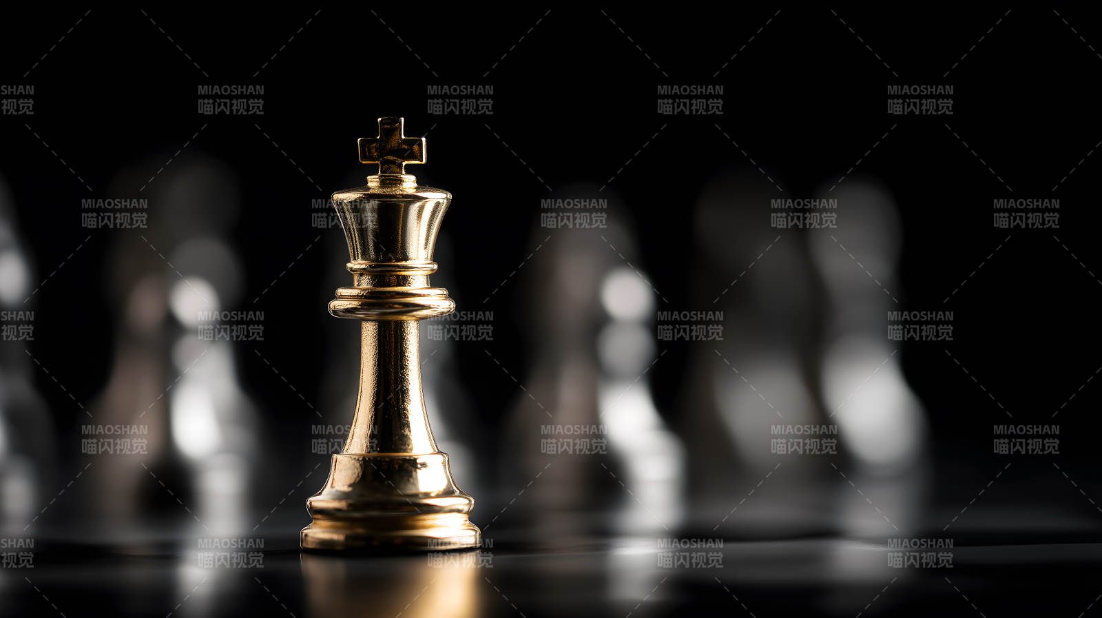 金色国王棋子图片