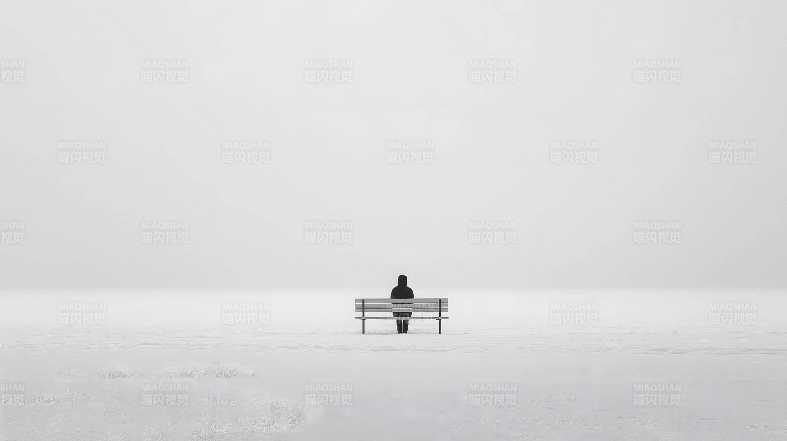 孤独的雪地长椅图片