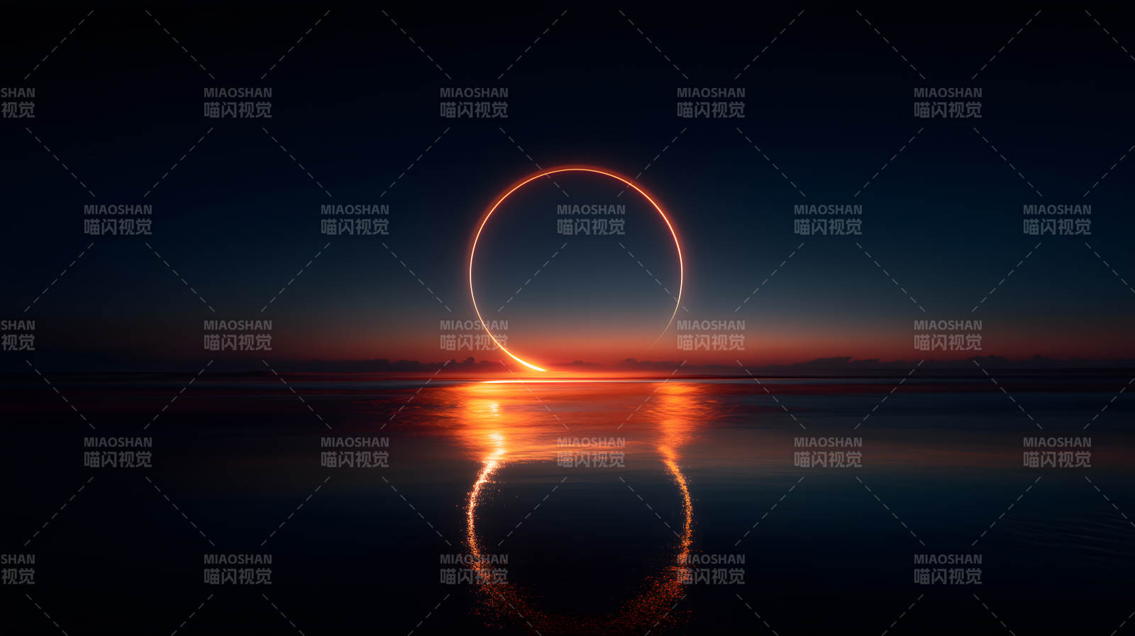 夜空光环倒影海面图片