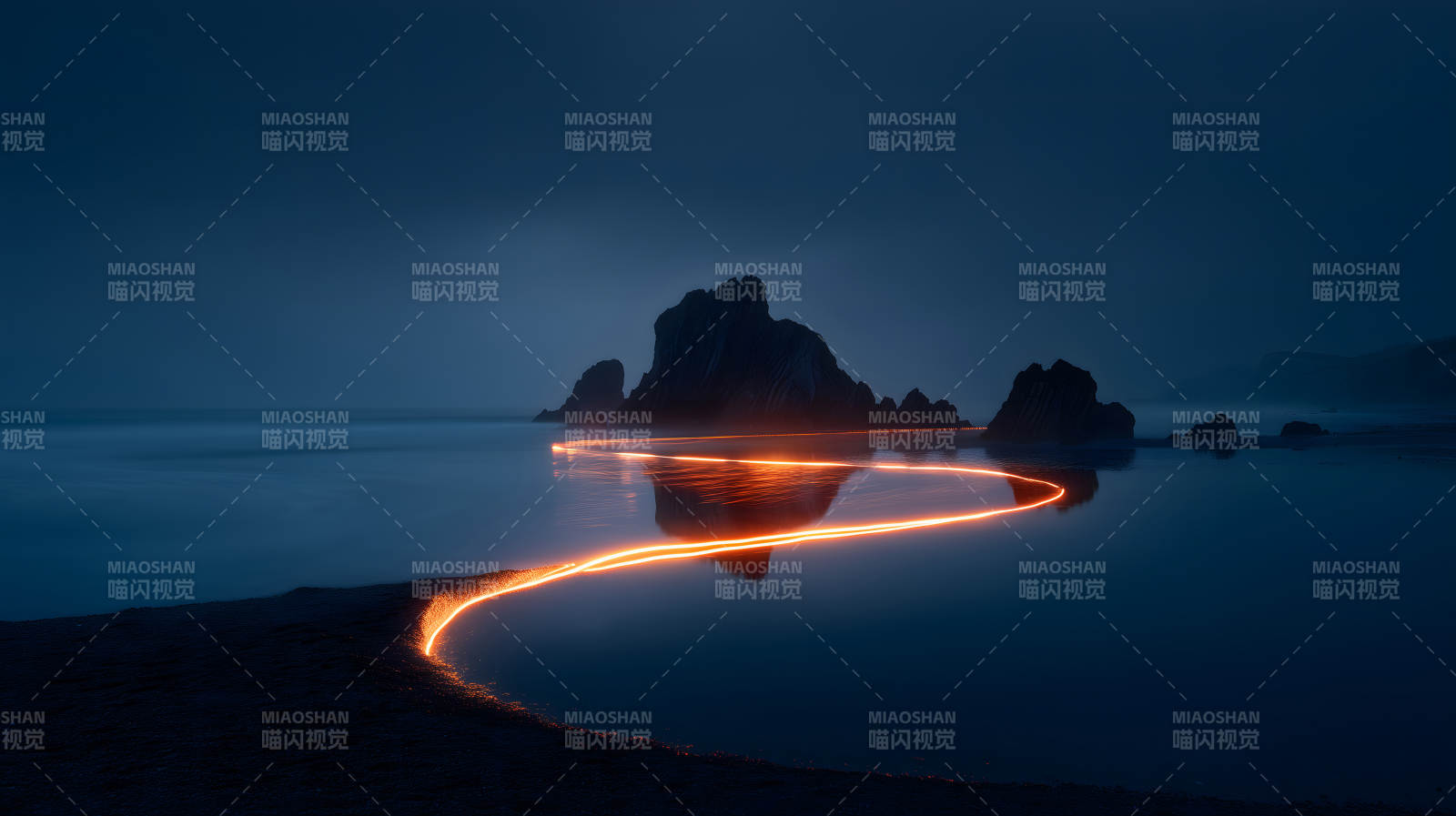 夜幕下光线蜿蜒图片