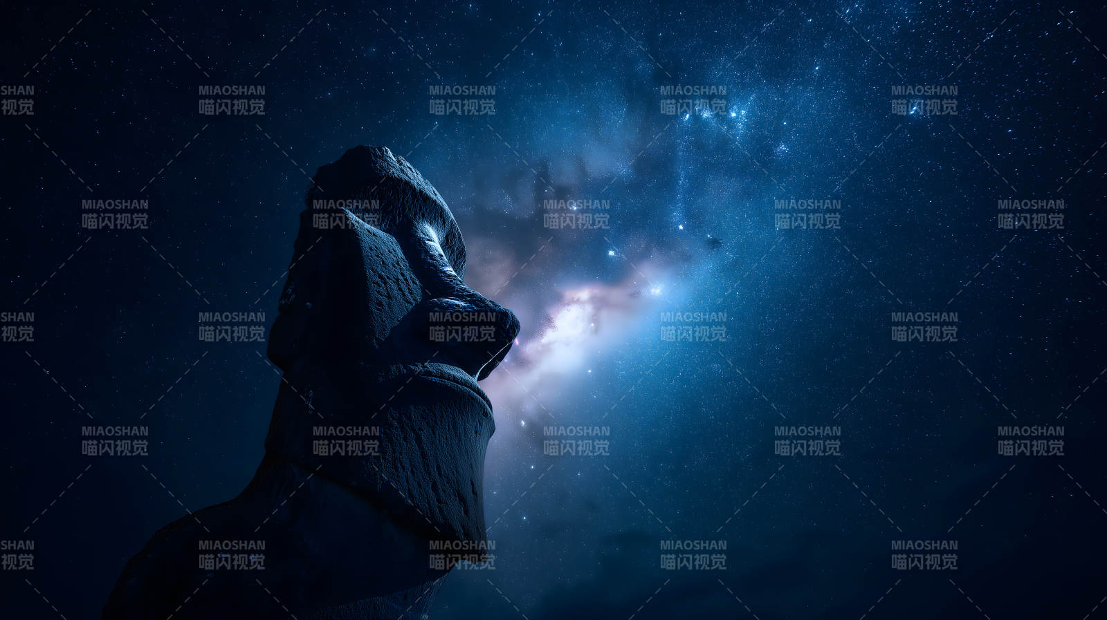 巨石仰望星空图片