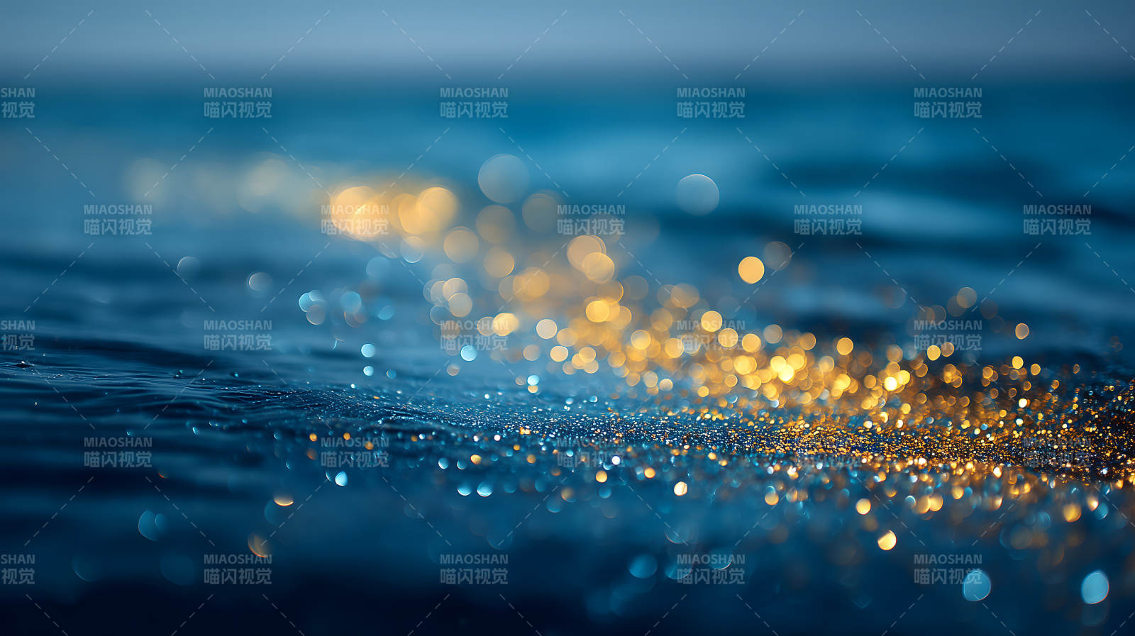 水面金光点点图片