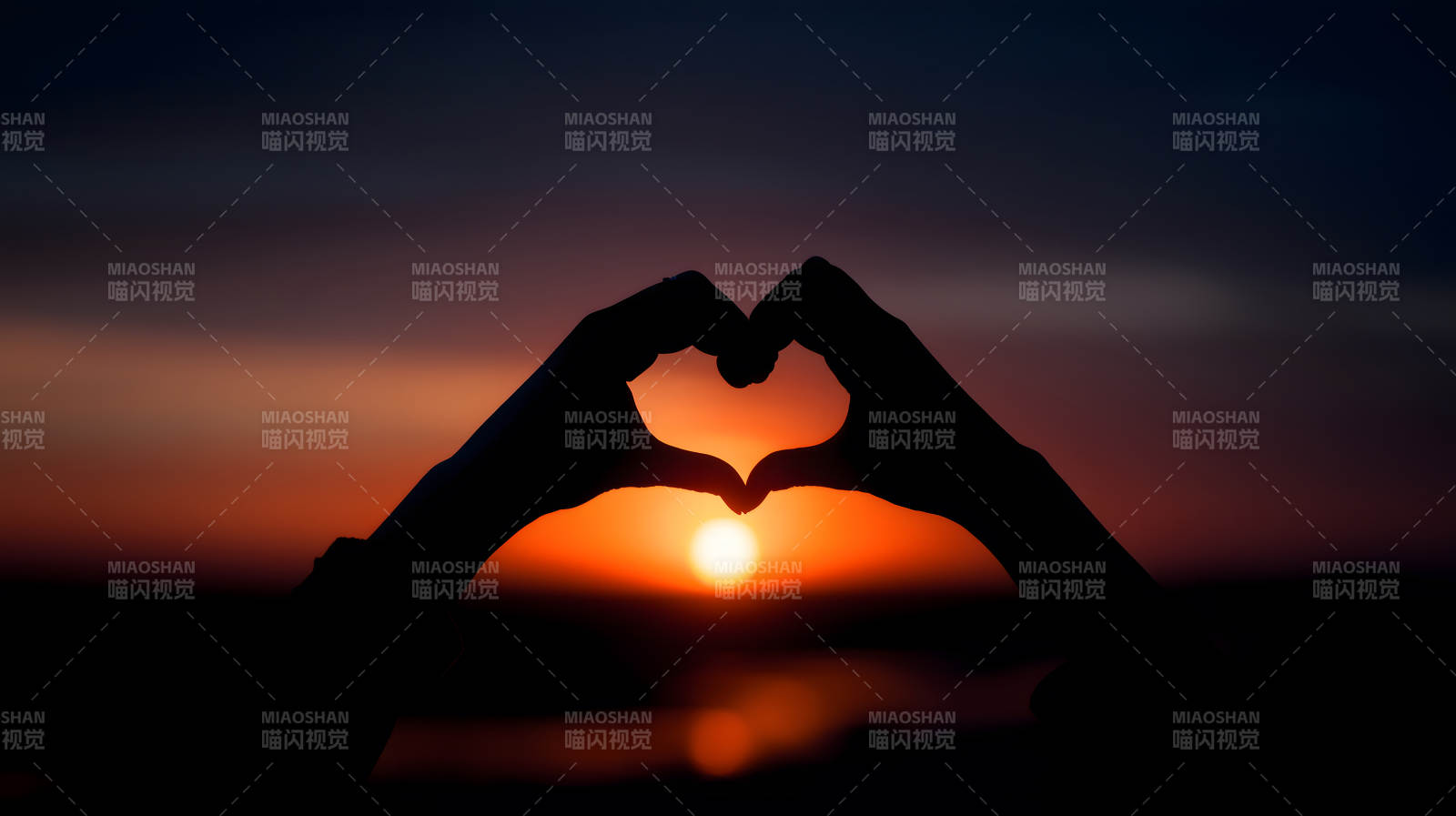 手势夕阳爱意浓图片