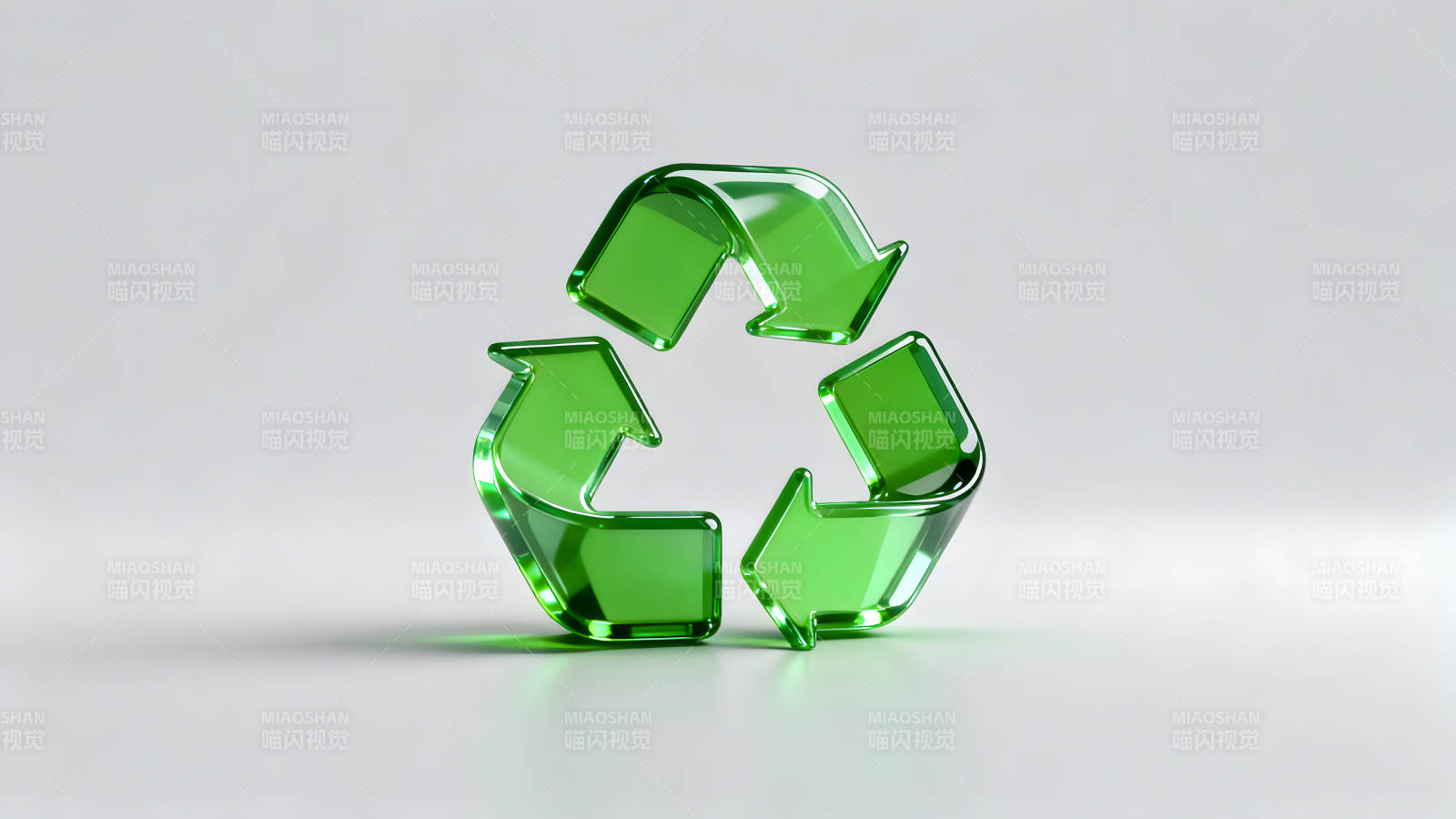 绿色玻璃质感循环回收标志图片