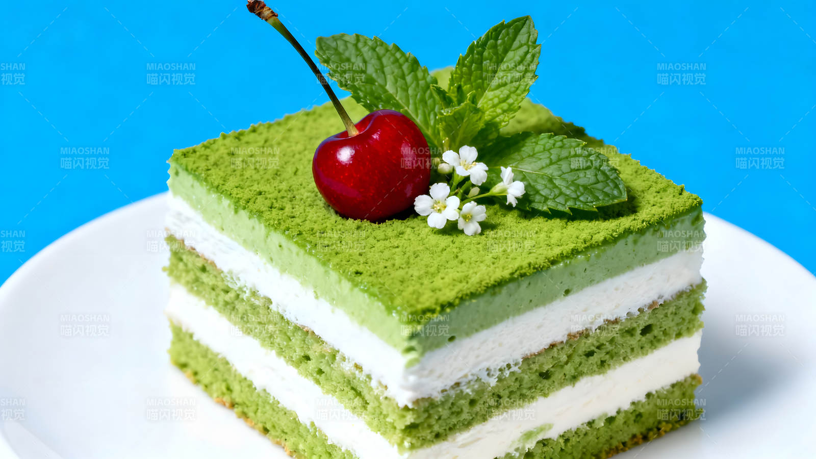 抹茶蛋糕配樱桃薄荷图片
