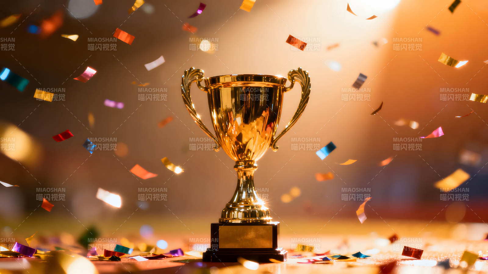 金光闪耀的奖杯与飘舞的彩带图片