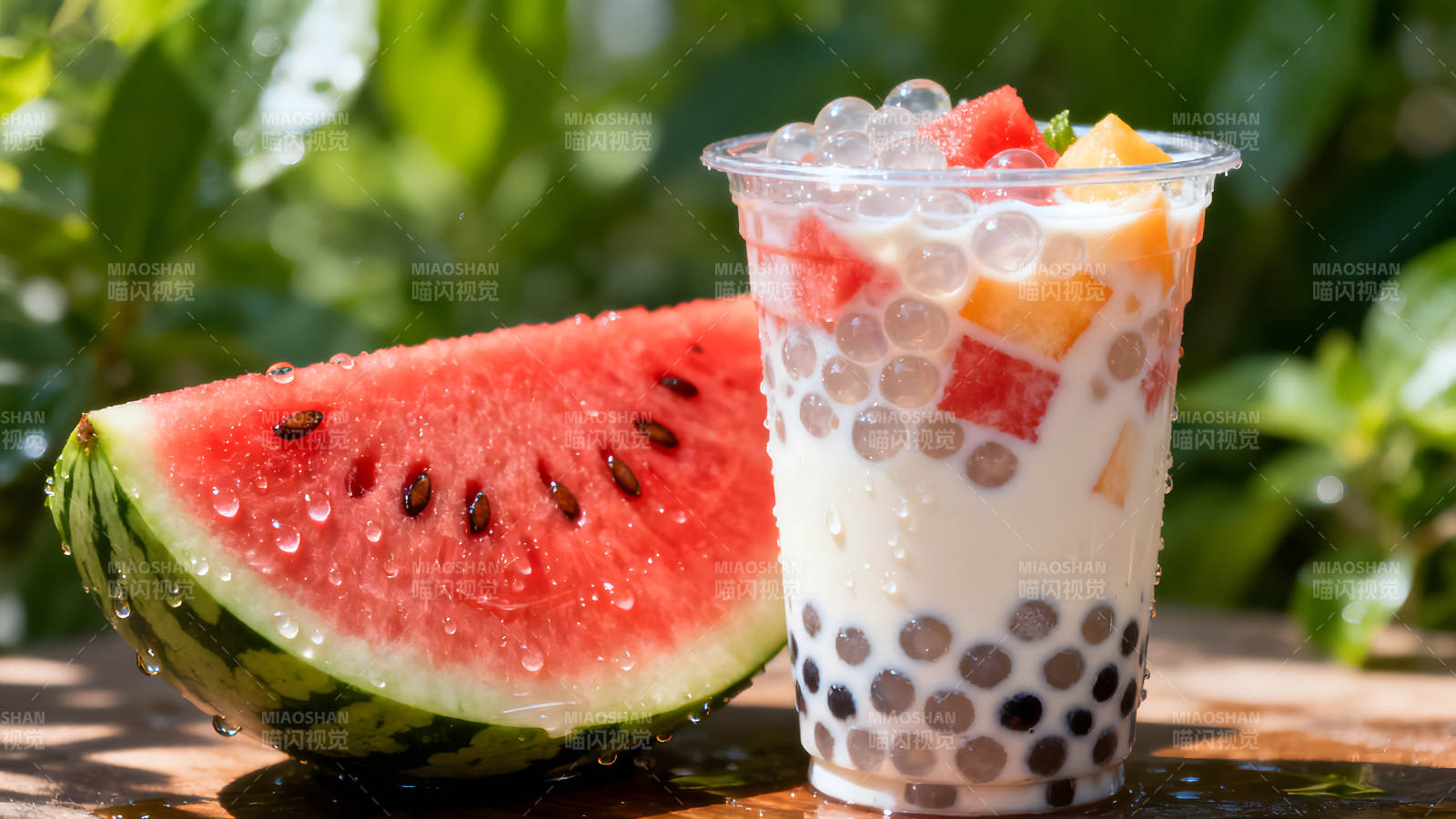 西瓜奶茶清凉解渴冰爽水果饮品图片