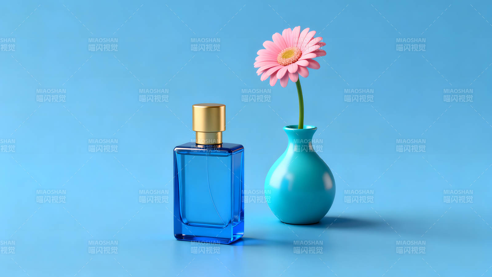 蓝色的香水瓶和粉色花朵图片