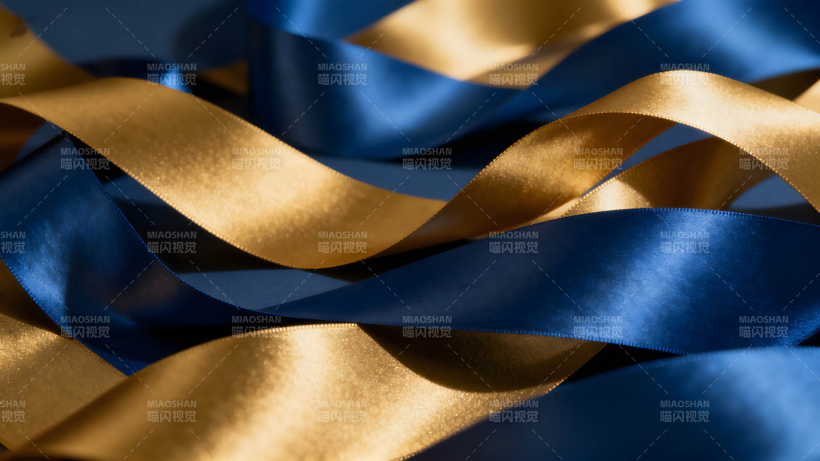 金色蓝色绸缎的艺术构图图片