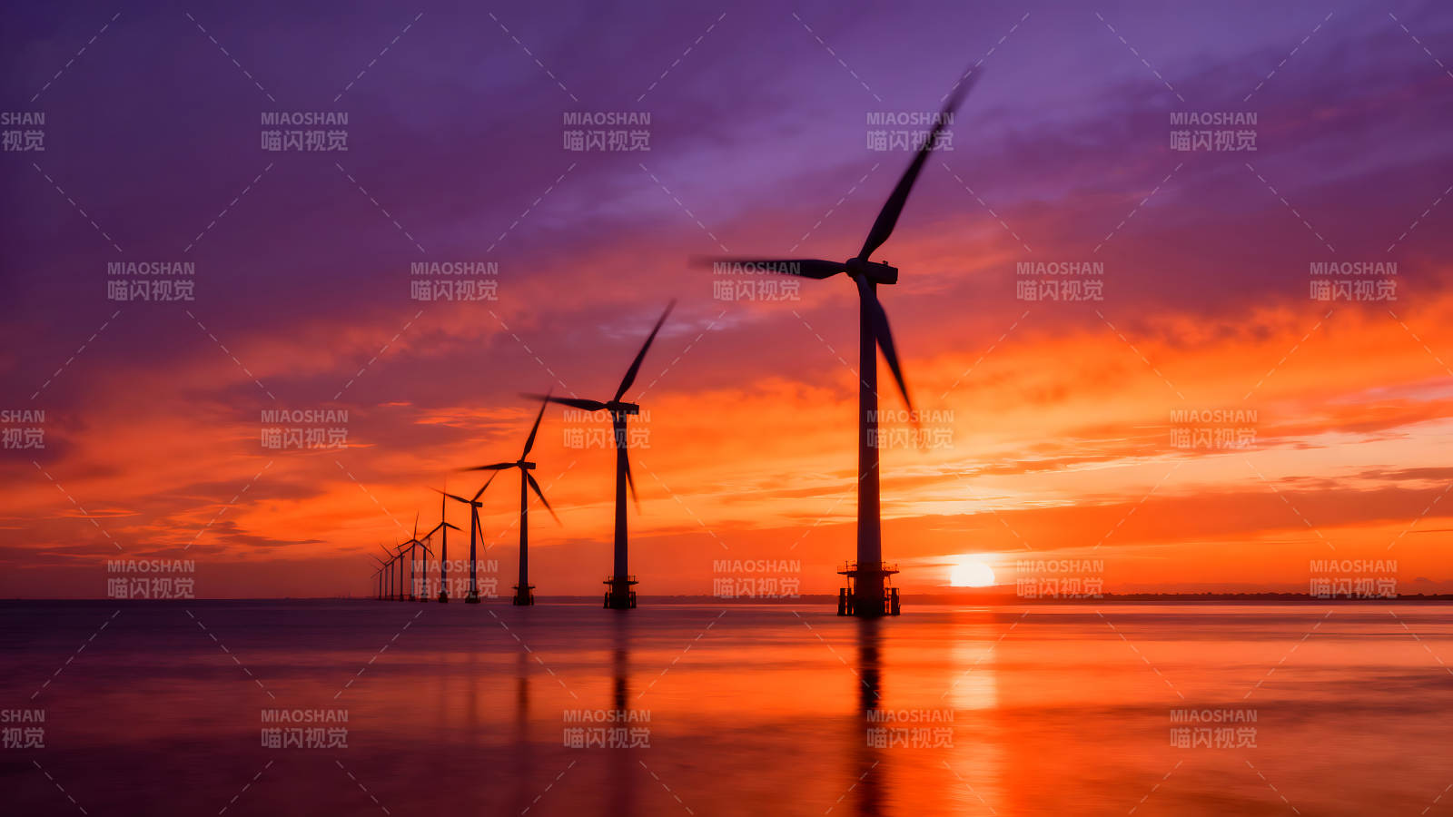 风车落日辉煌景色图片