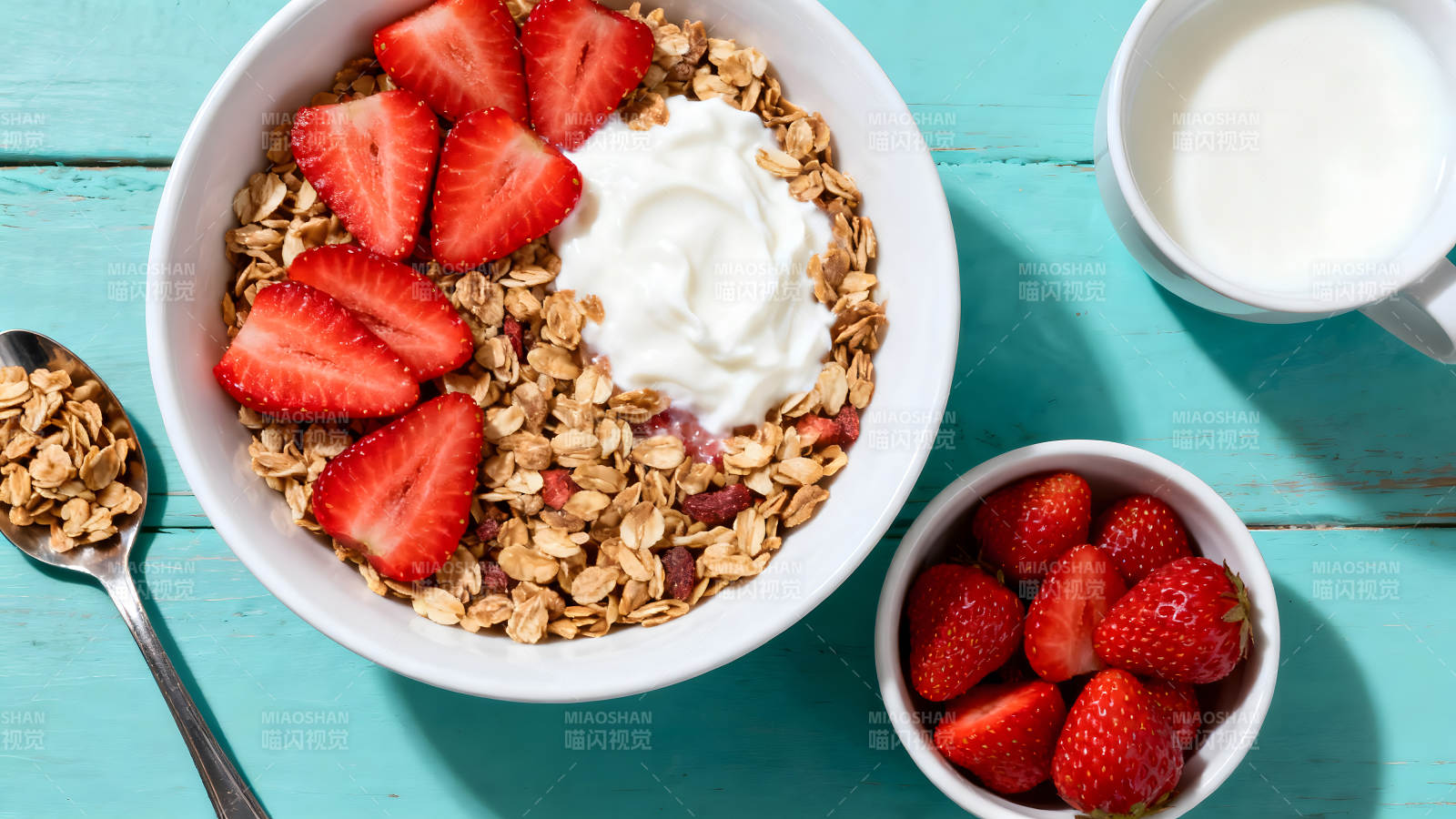 早餐麦片草莓酸奶图片