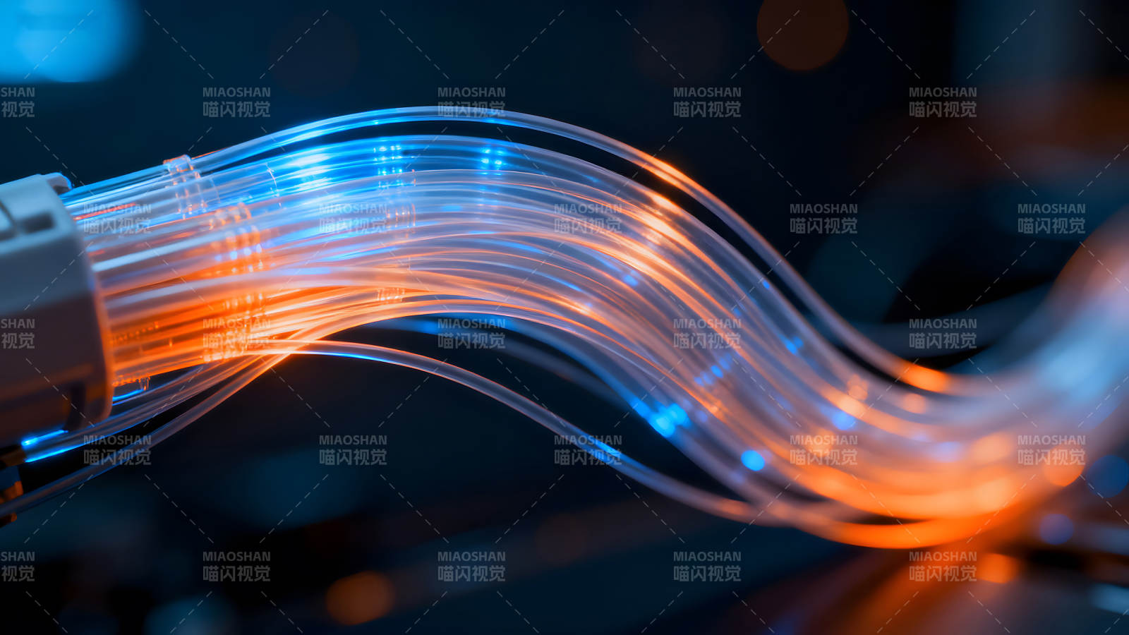 光纤传输数据蓝橙光线交织科技感图片