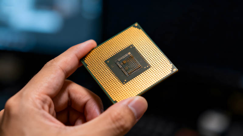 手持电脑CPU特写展示图片