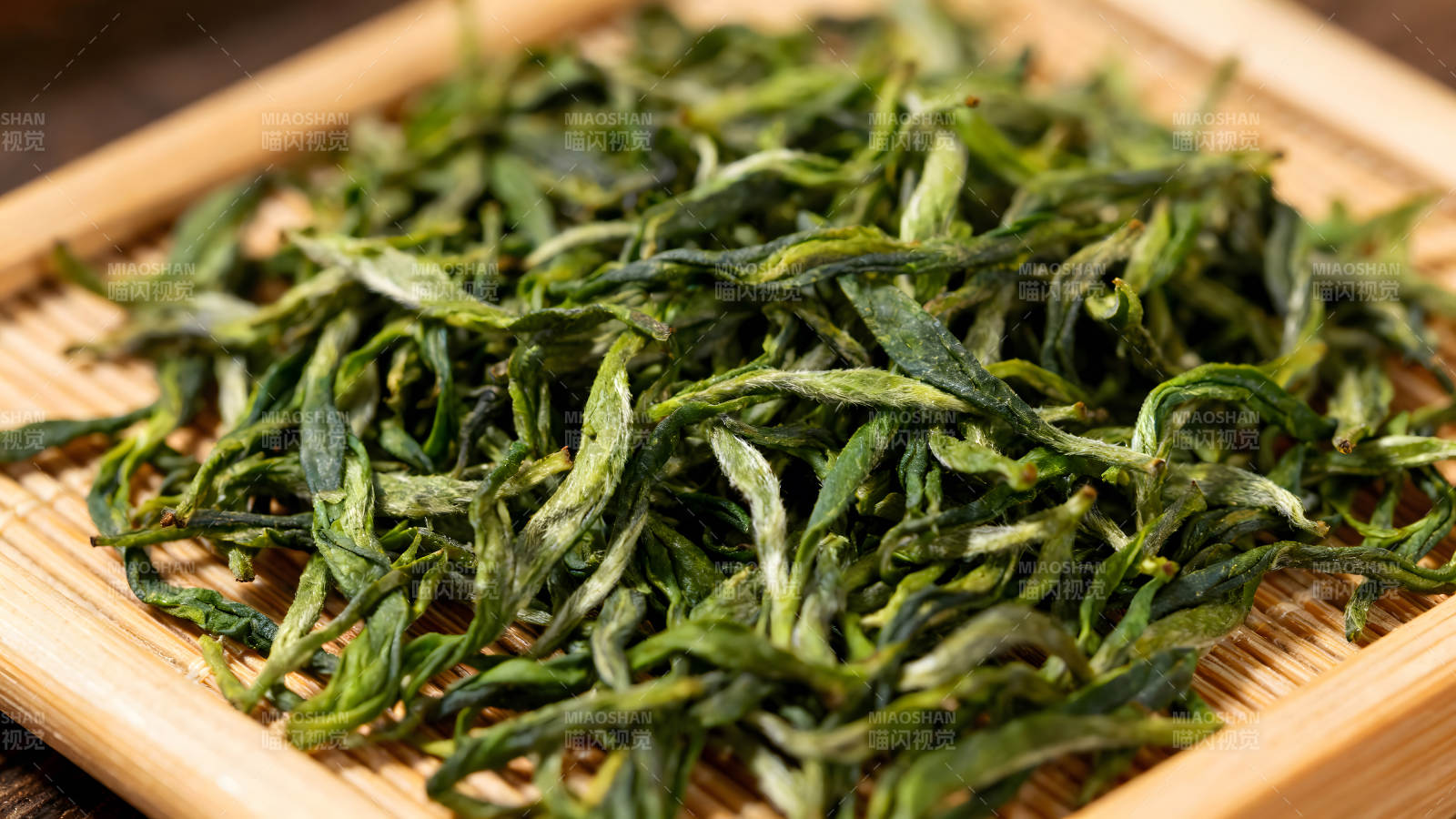 茶叶特写鲜绿茶叶质感丰富图片