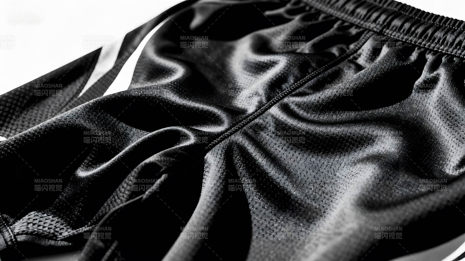 黑色运动短裤特写图片