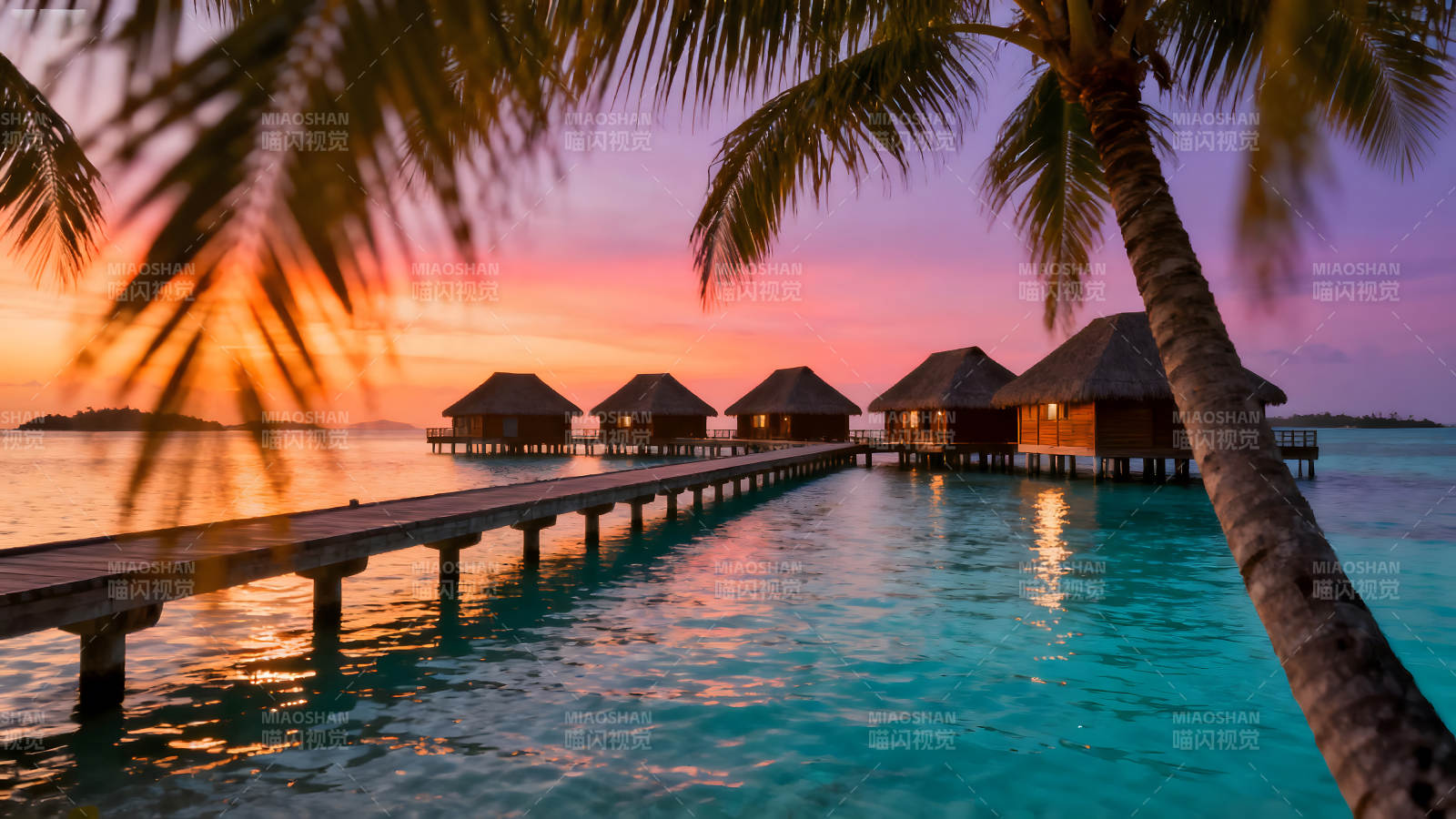 夕阳下的水上小屋美不胜收的景色图片