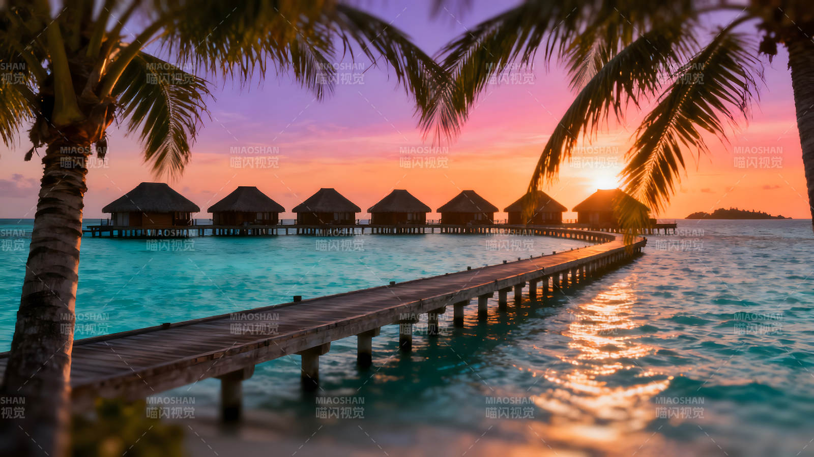 日落时分海上的小屋图片