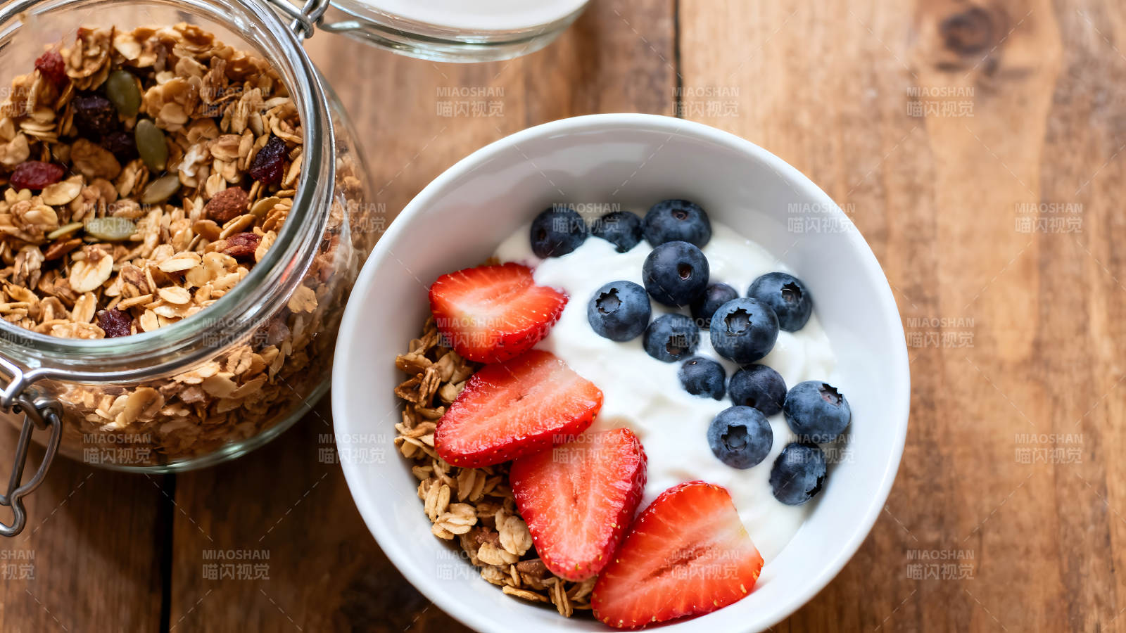 健康早餐燕麦酸奶水果图片