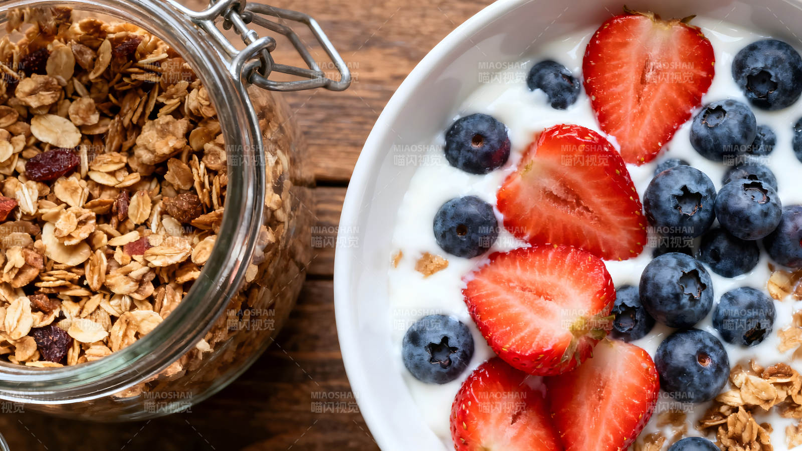 美味早餐燕麦水果酸奶组合图片