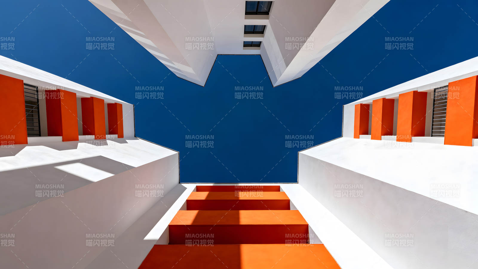 建筑仰视构成几何美感图片