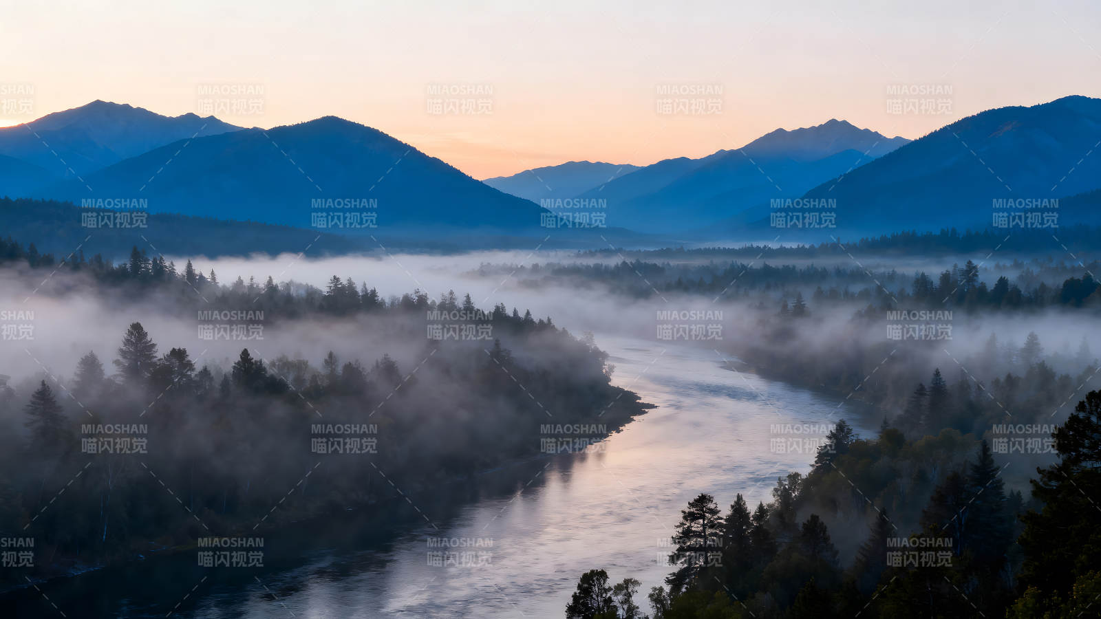 晨雾笼罩下的山河美景令人心醉图片