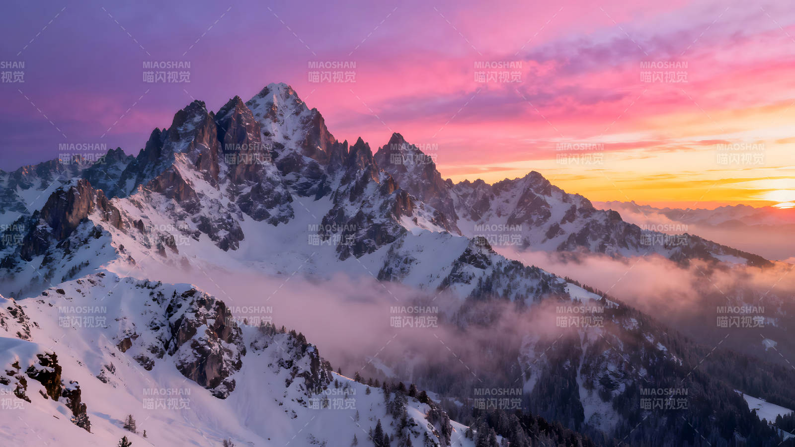 壮丽雪山日出景象图片