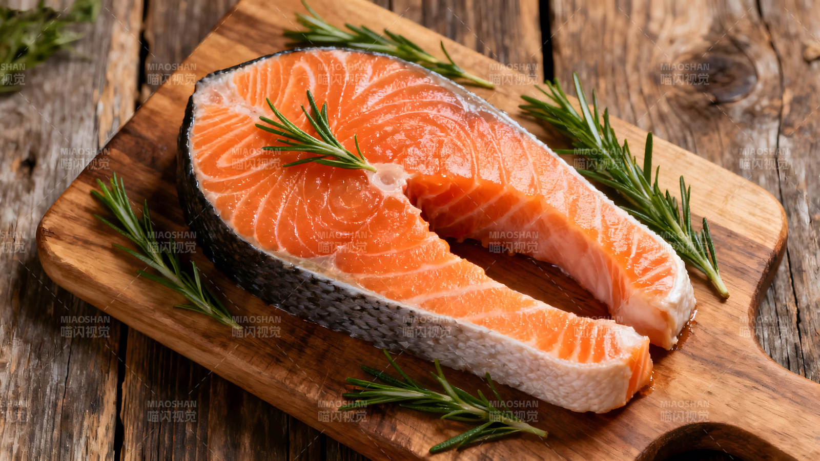 鲜美三文鱼配迷迭香图片