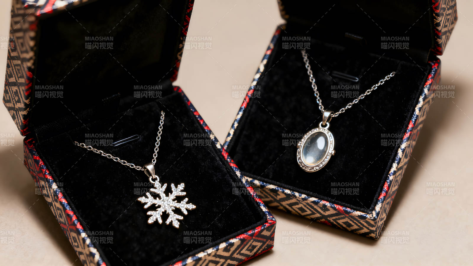 两款精美项链首饰盒展示图片